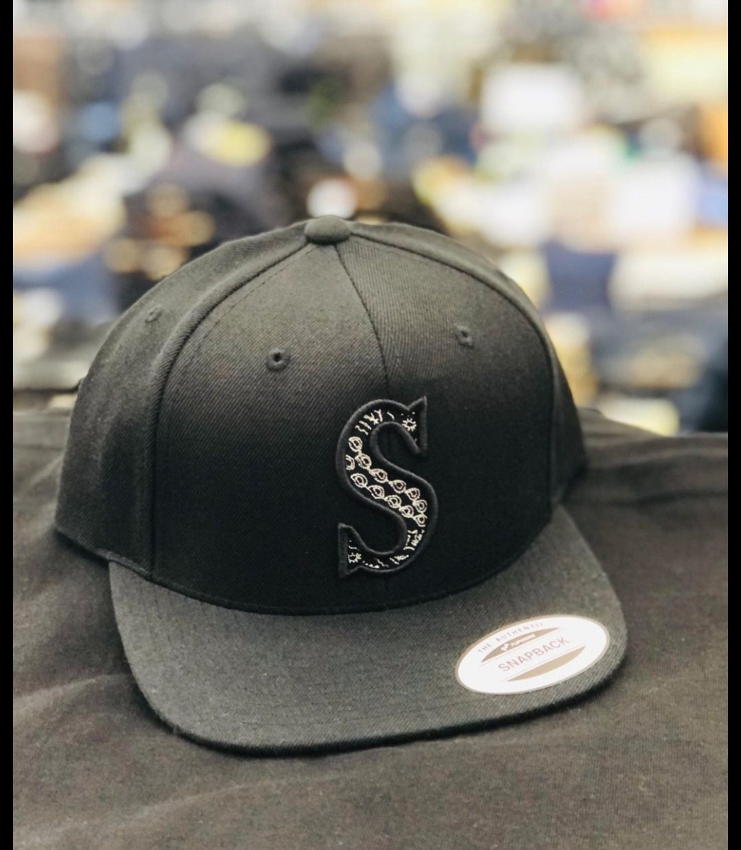 S paisley snapback