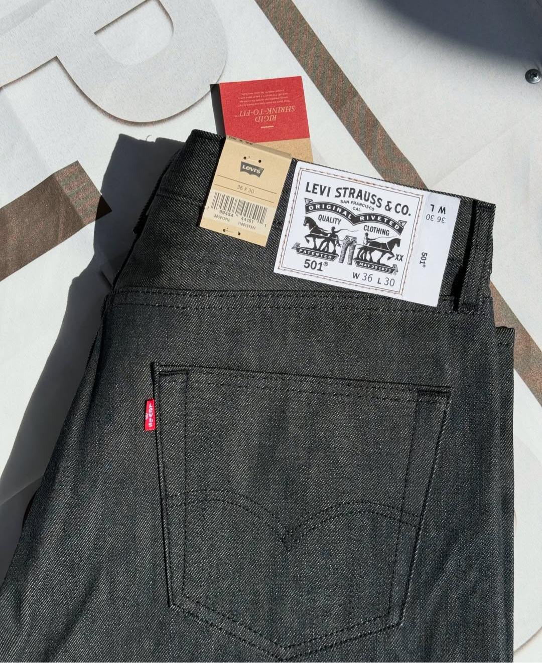 LEVI'S Men's CHARCOAL 501® Original Shrink-to-Fit™ Jeans CHARCOAL